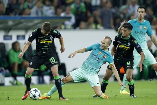 (L-R) Thorgan Hazard of Borussia Monchengladbach, Andres Iniesta of FC Barcelona Barca Mahmoud Dahoud of Borussia Monchengladbach, Sergio Busquets of FC Barcelona during the UEFA Champions League group C match between Borussia Monchengladbach and FC Barcelona on September 28, 2016 at the Borussia Park stadium in Monchengladbach, Germany Borussia Monchengladbach v FC Barcelona UEFA Champions League 2016 2017 xVIxxIVx 6309310