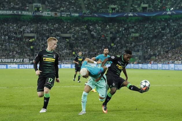 (L-R) Oscar Wendt of Borussia Monchengladbach, Neymar of FC Barcelona Barca Arda Turan of FC Barcelona, Ibrahima Traore of Borussia Monchengladbach during the UEFA Champions League group C match between Borussia Monchengladbach and FC Barcelona on September 28, 2016 at the Borussia Park stadium in Monchengladbach, Germany Borussia Monchengladbach v FC Barcelona UEFA Champions League 2016 2017 xVIxxIVx 6309311