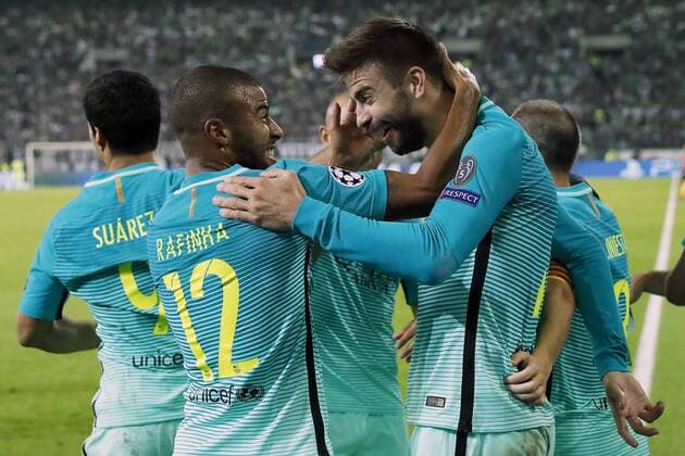 (L-R) Luis Suarez of FC Barcelona Barca Rafinha of FC Barcelona, Gerard Pique of FC Barcelona, Andres Iniesta of FC Barcelona during the UEFA Champions League group C match between Borussia Monchengladbach and FC Barcelona on September 28, 2016 at the Borussia Park stadium in Monchengladbach, Germany Borussia Monchengladbach v FC Barcelona UEFA Champions League 2016 2017 xVIxxIVx 6309312