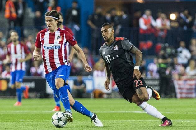 Atletico de Madrid s Filipe Luis and Bayern Munich s Arturo Vidal during the match of Group stage of Champions League Atletico de Madrid and Bayern Munich at Vicente Calderon Stadium in Madrid. September 28, 2016.  (20160928027)