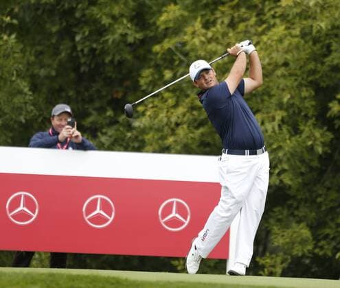 Sep 28, 2016: Chaska, MN, USA; Patrick Reed tees off on the 10th hole during practice for the 2016 Ryder Cup at Hazeltine National Golf Club. (Photo by Brian Spurlock Icon Sportswire) GOLF: SEP 28 PGA Golf Herren - Ryder Cup - Practice Round Icon1609288080 EDITORIAL USE ONLY