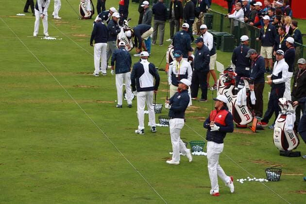 Sep 28, 2016: Chaska, MN, USA; USA team hits golf balls at the practice range during practice for the 2016 Ryder Cup at Hazeltine National Golf Club. (Photo by Brian Spurlock Icon Sportswire) GOLF: SEP 28 PGA Golf Herren - Ryder Cup - Practice Round Icon1609288127 EDITORIAL USE ONLY