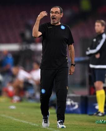 Fußball, CL, SSC Neapel - Benfica Lissabon (160929) -- NAPLES, Sept. 28, 2016 -- Napoli s headcoach Maurizio Sarri gestures during the UEFA Champions League Group B match against Benfica in Naples, Italy, Sept. 28, 2016. Napoli won the match 4-2. ) (SP)ITALY-NAPLES-SOCCER-UEFA CHAMPIONS LEAGUE-NAPLES VS BENFICA AlbertoxLingria 
