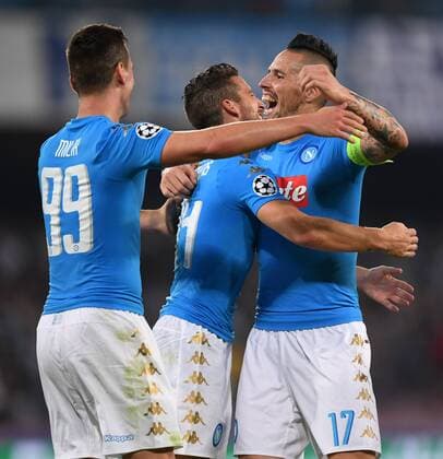 Fußball, CL, SSC Neapel - Benfica Lissabon (160929) -- NAPLES, Sept. 28, 2016 -- Napoli s Dries Mertens (C) celebrates scoring with teammates during the UEFA Champions League Group B match against Benfica in Naples, Italy, Sept. 28, 2016. Napoli won the match 4-2. ) (SP)ITALY-NAPLES-SOCCER-UEFA CHAMPIONS LEAGUE-NAPLES VS BENFICA AlbertoxLingria 