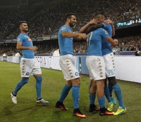 Fußball, CL, SSC Neapel - Benfica Lissabon Italy: Soccer Champions League: Napoli-Benfica 4-2 Napoli s Marek Hamsik second from right, celebrates with teammates after scoring during the Champions League Group B soccer match between Napoli and Benfica at the San Paolo stadium. Napoli won 4-2.  IsabellaxBonottox xPacificxPress