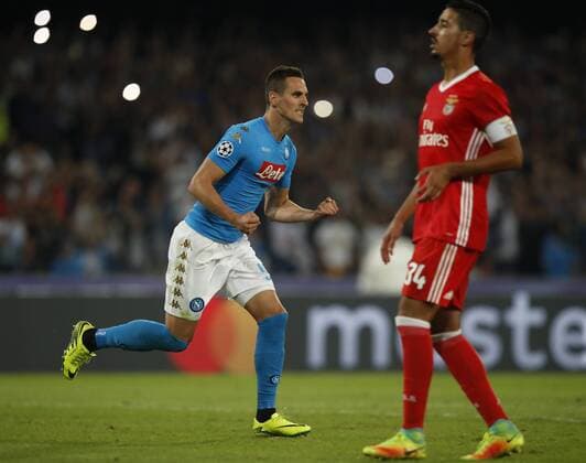 Fußball, CL, SSC Neapel - Benfica Lissabon Italy: Soccer Champions League: Napoli-Benfica 4-2 Napoli s Arkadiusz Milik celebrates after scoring on a penalty kick during the Champions League Group B soccer match between Napoli and Benfica at the San Paolo stadium. Napoli won 4-2.  IsabellaxBonottox xPacificxPress
