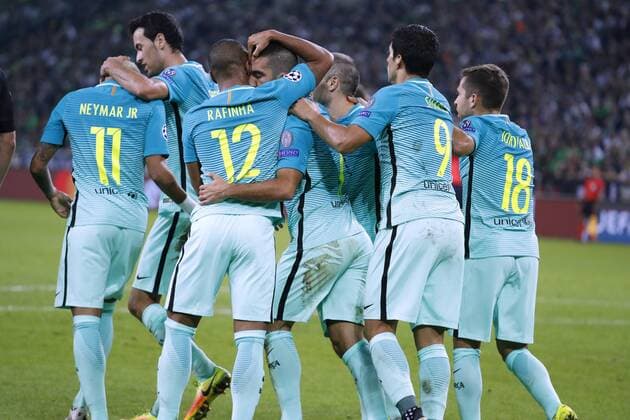 TURAN Arda Team FC Barcelona Barca Jubel um Torschuetzen TURAN nach seinem Tor UEFA Champions League 2016-2017 Spiel Borussia Moenchengladbach - FC Barcelona 1 : 2 Gruppe C am 28.September 2016 in Moenchengladbach 