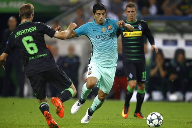 (l-r) Christoph Kramer of Borussia Monchengladbach, Luis Suarez of FC Barcelona Barca Thorgan Hazard of Borussia Monchengladbach during the UEFA Champions League group C match between Borussia Monchengladbach and FC Barcelona on September 28, 2016 at the Borussia Park stadium in Monchengladbach, Germany Borussia Monchengladbach v FC Barcelona UEFA Champions League 2016 2017 xVIxxIVx 6310766
