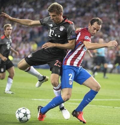 Thomas Müller und Diego Godin beim UEFA Champions League Match Atletico Madrid gegen FC Bayern München (1:0) im Vicente-Calderon-Stadion. Madrid, 28.09.2016  Foto:xDyDxFotografosx xFuturexImage