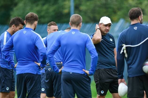 Coach of Slovan Liberec Jindrich Trpisovsky (2nd right) in action during the training session prior to European Football League second round group J match: Slovan Liberec vs PAOK Thessaloniki in Liberec, Czech Republic, September 28, 2016. (CTKxPhoto RadekxPetrasek) CTKPhotoP201609280763801  PER 11