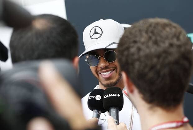 Bilder des Tages - SPORT 44 Lewis Hamilton (GBR, Mercedes AMG Petronas F1 Team), Motorsports: FIA Formula One World Championship WM Weltmeisterschaft 2016, Grand Prix of Malaysia, xHOCHxZWEIx
