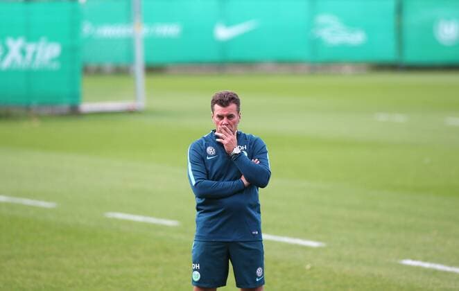 VfL Training Wolfsburg, Deutschland. 29.09.2016, FUßBALL - VfL Wolfsburg, Training, 1. Bundesliga, Saison 2016-2017, Volkswagen Arena. Bild zeigt: Cheftrainer Dieter Hecking (VfL Wolfsburg) Wolfsburg