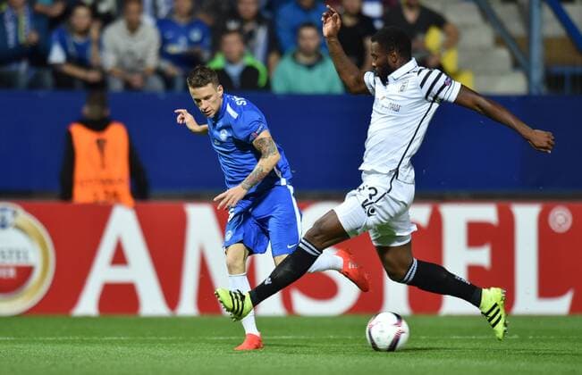 From left: Jan Sykora of Liberec and Fernando Varela of PAOK in action during the European Football League second round, group J match FC Slovan Liberec vs PAOK FC Thessaloniki in Liberec, Czech Republic, September 29, 2016. (CTKxPhoto RadekxPetrasek) CTKPhotoP201609290942801  PER_3838