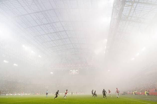 Bilder des Tages - SPORT Fußball, EL, Ajax Amsterdam - Standard Lüttich, Ajax Arena durch Pyrotechnik voller Qualm lot of smoke during begin of the game because of fireworks during the UEFA Europa League group G match between Ajax Amsterdam and Standard Li& 232;ge at the Amsterdam Arena on September 29, 2016 in Amsterdam, The Netherlands Ajax Amsterdam v Standard Li& 232;ge UEFA Europa League 2016 2017 xVIxxIVx 6311792