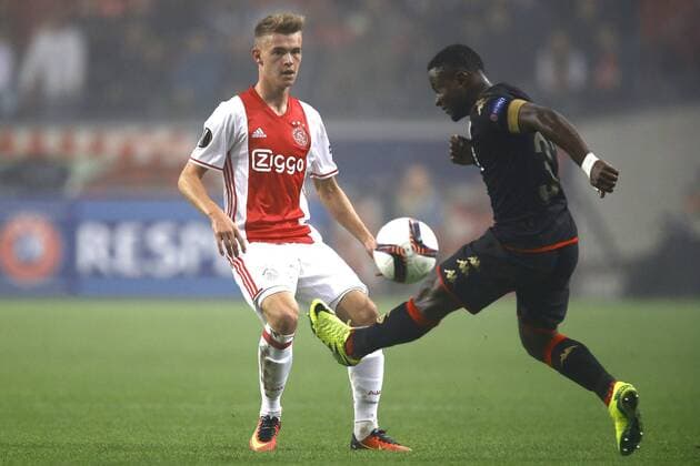 (l-r) Daley Sinkgraven of Ajax Amsterdam, Collins Fai of Standard Luik during the UEFA Europa League group G match between Ajax Amsterdam and Standard Li& 232;ge at the Amsterdam Arena on September 29, 2016 in Amsterdam, The Netherlands Ajax Amsterdam v Standard Li& 232;ge UEFA Europa League 2016 2017 xVIxxIVx 6311853