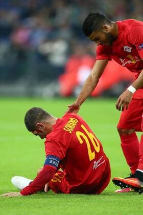 SOCCER - UEFA EL, Schalke vs RBS GELSENKIRCHEN,GERMANY,29.SEP.16 - SOCCER - UEFA Europa League, group stage, FC Schalke 04 vs Red Bull Salzburg. Image shows Jonatan Soriano and Maciel Wanderson (RBS). GEPAxpictures xFelixxRoittner