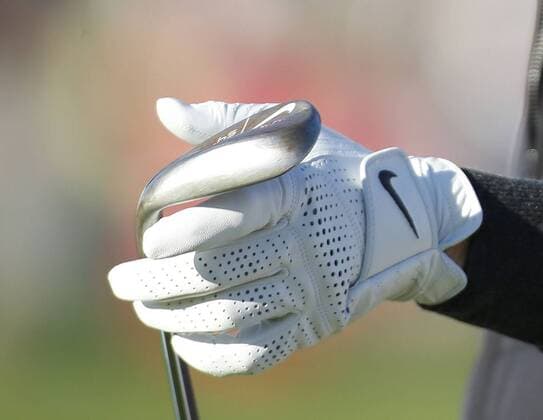 September 29, 2016: Chaska, MN, USA; Rory McIlroy holds his wedge during practice for the 2016 Ryder Cup at Hazeltine National Golf Club in Chaska, MN. (Photo by Brian Spurlock Icon Sportswire) GOLF: SEP 29 PGA Golf Herren - Ryder Cup - 3rd Day Practice Round Icon16092919 EDITORIAL USE ONLY