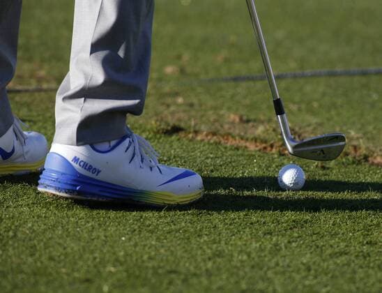 September 29, 2016: Chaska, MN, USA; Rory McIlroy hits balls on the driving range during practice for the 2016 Ryder Cup at Hazeltine National Golf Club in Chaska, MN. (Photo by Brian Spurlock Icon Sportswire) GOLF: SEP 29 PGA Golf Herren - Ryder Cup - 3rd Day Practice Round Icon16092921 EDITORIAL USE ONLY