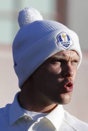 September 29, 2016: Chaska, MN, USA; Danny Willett practices his putting during practice for the 2016 Ryder Cup at Hazeltine National Golf Club in Chaska, MN. (Photo by Brian Spurlock Icon Sportswire) GOLF: SEP 29 PGA Golf Herren - Ryder Cup - 3rd Day Practice Round Icon16092913 EDITORIAL USE ONLY