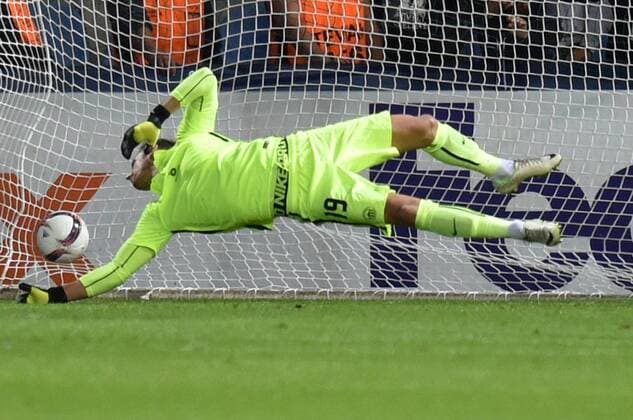 Goalkeeper of Liberec Martin Dubravka in action during the European Football League second round, group J match FC Slovan Liberec vs PAOK FC Thessaloniki in Liberec, Czech Republic, September 29, 2016. (CTKxPhoto RadekxPetrasek) CTKPhotoP201609290953201  PER_3902
