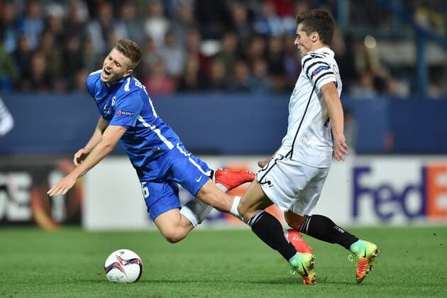 From left: Lukas Bartosak of Liberec and Gojko Cimirot of PAOK in action during the European Football League second round, group J match FC Slovan Liberec vs PAOK FC Thessaloniki in Liberec, Czech Republic, September 29, 2016. (CTKxPhoto RadekxPetrasek) CTKPhotoP201609290989701  PER 4