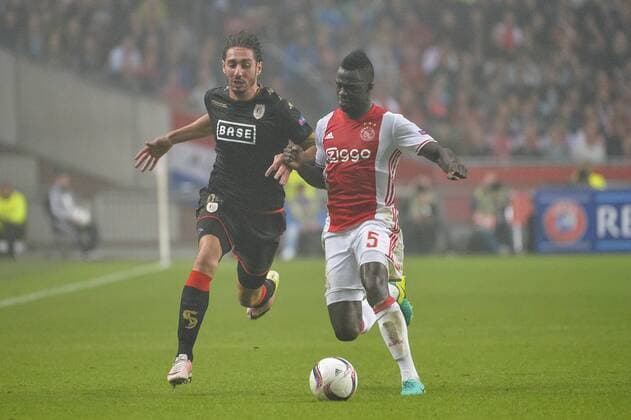 Standard s Ishak Belfodil and Ajax s Davinson Sanchez pictured in action during a game of the second day of the group stage of the Europa League competition between Dutch soccer team Ajax Amsterdam and Belgian club Standard de Liege, in Amsterdam, The Netherlands, Thursday 29 September 2016. NICOLASxLAMBERT  x04943764x