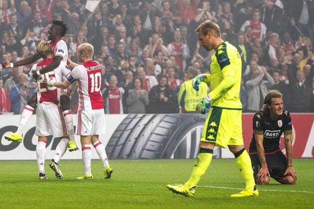 (l-r) Kasper Dolberg of Ajax Amsterdam scored 1-0, Bertrand Traore of Ajax Amsterdam, Davy Klaassen of Ajax Amsterdam, Jean Francois Gillet of Standard Luik, Alexander Scholz of Standard Luik during the UEFA Europa League group G match between Ajax Amsterdam and Standard Li& 232;ge at the Amsterdam Arena on September 29, 2016 in Amsterdam, The Netherlands Ajax Amsterdam v Standard Li& 232;ge UEFA Europa League 2016 2017 xVIxxIVx 6312030