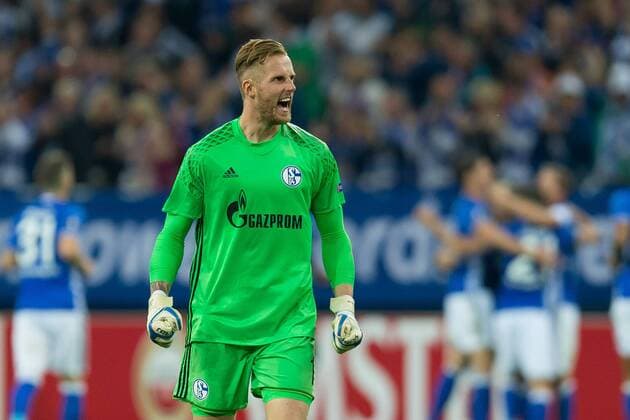 Gelsenkirchen, Germany 29.09.2016, UEFA Europa League - 2016 17 Season, Gruppenphase, 2. Spieltag - Matchday 2, FC Schalke 04 - FC Salzburg, Torwart Ralf Faehrmann(S04) jubelt nach dem treffer zum 2:0 durch Benedikt Hoewedes (S04) ( DeFodi001