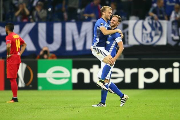 SOCCER - UEFA EL, Schalke vs RBS GELSENKIRCHEN,GERMANY,29.SEP.16 - SOCCER - UEFA Europa League, group stage, FC Schalke 04 vs Red Bull Salzburg. Image shows the rejoicing of Johannes Geis and Benedikt Hoewedes (Schalke). GEPAxpictures xFelixxRoittner