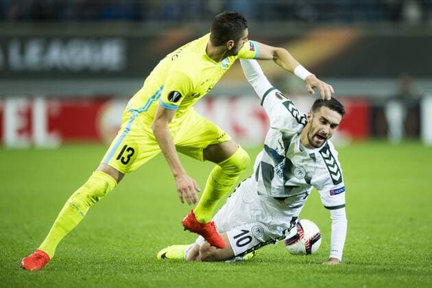 Gent s Stefan Mitrovic and Konyaspor s Riad Bajic fight for the ball during a game on the second day of the group stage (group H) of the Europa League competition between Belgian club KAA Gent and Turkish club Atiker Konyaspor, Thursday 29 September 2016, in Gent. JASPERxJACOBS  x04943777x