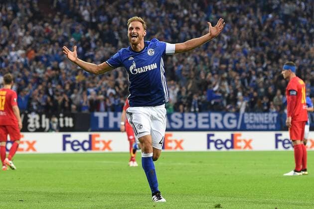 Fußball Europa League Gruppenphase 2. Spieltag Schalke 04 - Red Bull Salzburg am 29.09.2016 in der Veltins Arena in Gelsenkirchen Torjubel zum 3:0 durch Benedikt Höwedes ( Schalke ) xRx