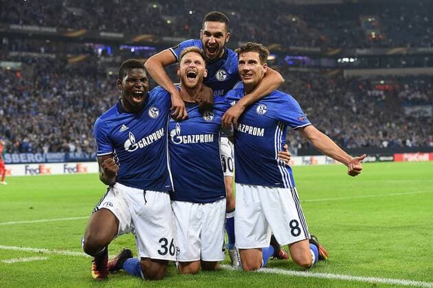 Fußball Europa League Gruppenphase 2. Spieltag Schalke 04 - Red Bull Salzburg am 29.09.2016 in der Veltins Arena in Gelsenkirchen Torjubel zum 3:0 durch Benedikt Höwedes ( Schalke ) xRx