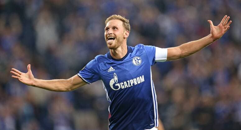 29.09.2016, Fussball UEFA Europa League 2016 2017, Gruppenphase, 2.Spieltag, FC Schalke 04 - RB Salzburg, in der VELTINS-Arena Gelsenkirchen. Jubel Torschütze Benedikt Höwedes (Schalke) zum Tor zum 3:0 