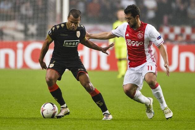 Standard s Matthieu Dossevi and Ajax s Amin Younes pictured in action during a game of the second day of the group stage of the Europa League competition between Dutch soccer team Ajax Amsterdam and Belgian club Standard de Liege, in Amsterdam, The Netherlands, Thursday 29 September 2016. NICOLASxLAMBERT  x04943781x