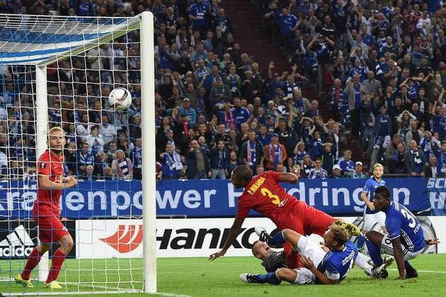 Fußball Europa League Gruppenphase 2. Spieltag Schalke 04 - Red Bull Salzburg am 29.09.2016 in der Veltins Arena in Gelsenkirchen Tor zum 3:0 durch Benedikt Höwedes ( Schalke ) xRx
