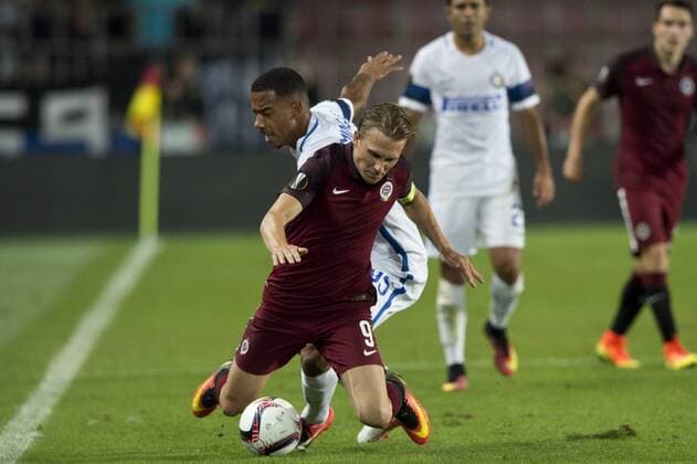 From front: Borek Dockal of Sparta and Senna Miangue of Milan in action during the European Football League second round group K match, Sparta Praha vs Inter Milan in Prague, Czech Republic, September 29, 2016. (CTKxPhoto MichalxKamaryt) CTKPhotoP201609291017501  kmt 14