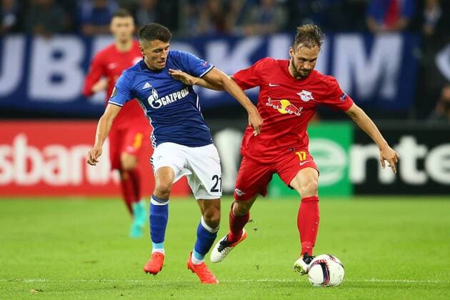 SOCCER - UEFA EL, Schalke vs RBS GELSENKIRCHEN,GERMANY,29.SEP.16 - SOCCER - UEFA Europa League, group stage, FC Schalke 04 vs Red Bull Salzburg. Image shows Alessandro Schoepf (Schalke) and Andreas Ulmer (RBS). GEPAxpictures xFelixxRoittner