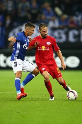 SOCCER - UEFA EL, Schalke vs RBS GELSENKIRCHEN,GERMANY,29.SEP.16 - SOCCER - UEFA Europa League, group stage, FC Schalke 04 vs Red Bull Salzburg. Image shows Alessandro Schoepf (Schalke) and Andreas Ulmer (RBS). GEPAxpictures xFelixxRoittner