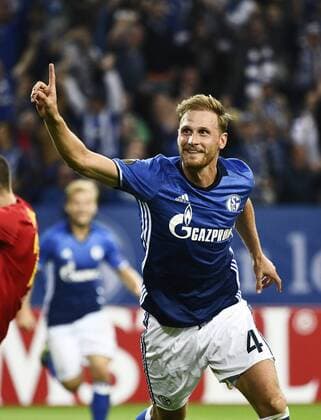 Veltins Arena Gelsenkirchen, 29.2.2016, UEFA Europa League, 2016 17, Gruppenphase, 2. Spieltag, Schalke 04 (S04) vs RB Salzburg --- Torschütze Benedikt Höwedes (Hoewedes, S04) jubelt