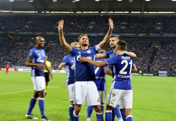 29.09.2016 - Benedikt Höwedes (FC Schalke 04) freut sich über seinen Tor zum 3:0 beim Europa League Gruppenspiel (Saison 2016 17) FC Schalke 04 - FC Salzburg. Â