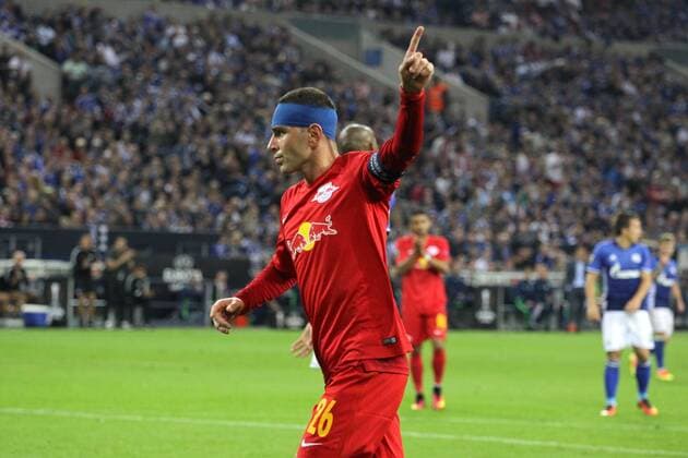 29.09.2016, Fussball UEFA Europa League, 2016 17, 2. Spieltag, FC Schalke 04 - RB Salzburg, Jonatan Soriano (RB Salzburg) jubelt nach dem Tor zum 1 zu 3