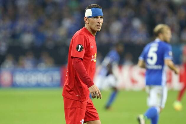 Jonatan Soriano ( 26, RB Salzburg) mit Verband um den Kopf, FC Schalke 04 vs. RB Salzburg, Fussball, UEFA EURO EM Europameisterschaft Fussball League, 29.09.2016, Gelsenkirchen Copyright: xDeutzmannx xEibner-Pressefotox EP_cdn