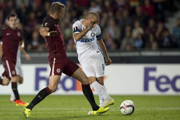 Rodrigo Palacio shoots a goal and Michal Kadlec (left) of Sparta during the European Football League second round group K match, Sparta Praha vs Inter Milan in Prague, Czech Republic, September 29, 2016. (CTKxPhoto MichalxKamaryt) CTKPhotoP201609291042701  kmt 16