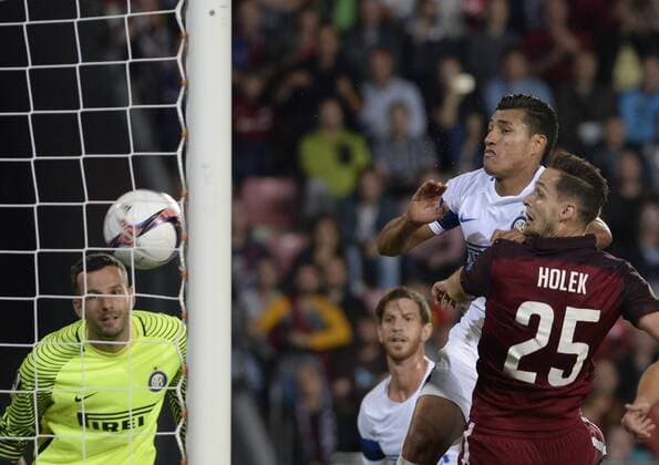 Mario Holek of Sparta shoots a goal during the European Football League second round group K match, Sparta Praha vs Inter Milan in Prague, Czech Republic, September 29, 2016. (CTKxPhoto MichalxKrumphanzl) CTKPhotoP201609291044901  _KRU9549