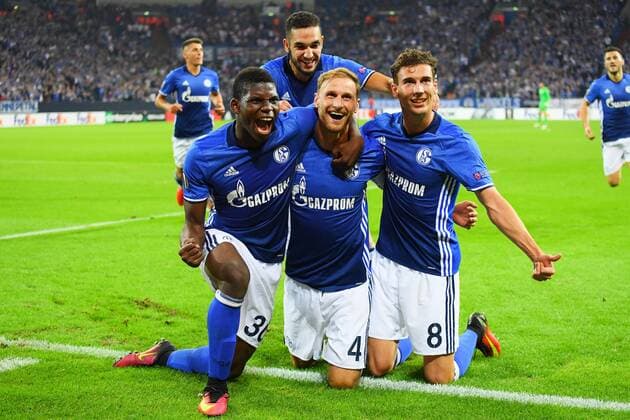 Fussball, UEFA Europa League, Saison 2016 2017, Spieltag 2, FC Schalke 04 vs Red Bull Salzburg, 29.09.2016, SchalkeArena, Gelsenkirchen, Breel Embolo, benedikt höwedes, leon goretzka, nabil bentaleb, alle S04 , torjubel