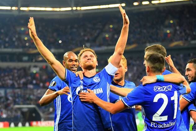Fussball, UEFA Europa League, Saison 2016 2017, Spieltag 2, FC Schalke 04 vs Red Bull Salzburg, 29.09.2016, SchalkeArena, Gelsenkirchen ,Benedikt Höwedes S04 Torjubel