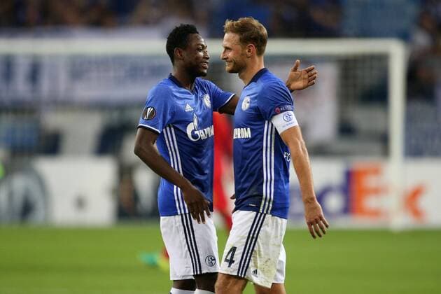 29.09.2016, Fussball UEFA Europa League, 2016 17, 2. Spieltag, FC Schalke 04 - RB Salzburg, v. l. Abdul Rahman BABA (FC Schalke 04) jubelt mit Benedikt HOEWEDES (FC Schalke 04)