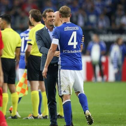 Bilder des Tages - SPORT 29.09.2016, Fussball UEFA Europa League, 2016 17, 2. Spieltag, FC Schalke 04 - RB Salzburg, v. l. Cheftrainer Markus WEINZIERL (FC Schalke 04) mit Benedikt HOEWEDES (FC Schalke 04)
