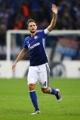 SOCCER - UEFA EL, Schalke vs RBS GELSENKIRCHEN,GERMANY,29.SEP.16 - SOCCER - UEFA Europa League, group stage, FC Schalke 04 vs Red Bull Salzburg. Image shows Benedikt Hoewedes (Schalke). GEPAxpictures xFelixxRoittner