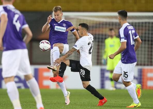 SOCCER - UEFA EL, A.Wien vs Plzen VIENNA,AUSTRIA,29.SEP.16 - SOCCER - UEFA Europa League, group stage, FK Austria Wien vs FC Viktoria Plzen. Image shows Alexander Gruenwald (A.Wien) and Ergys Kace (Plzen). GEPAxpictures xPatrickxLeuk